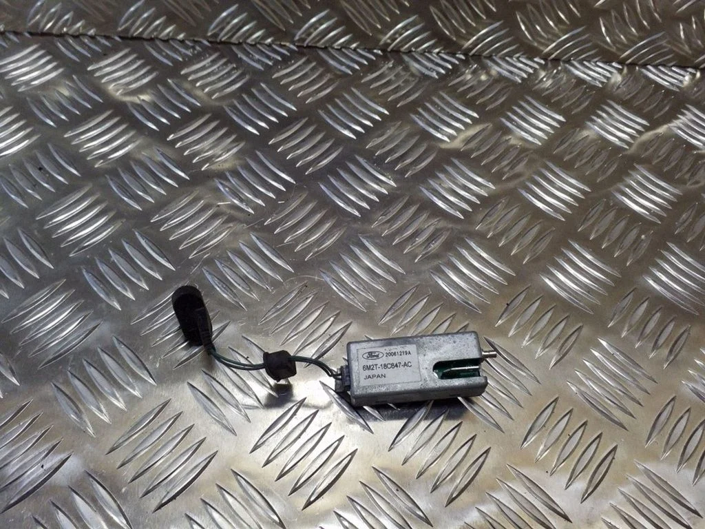 Aerial antenna amplifier – Ford Galaxy (2006-2015)