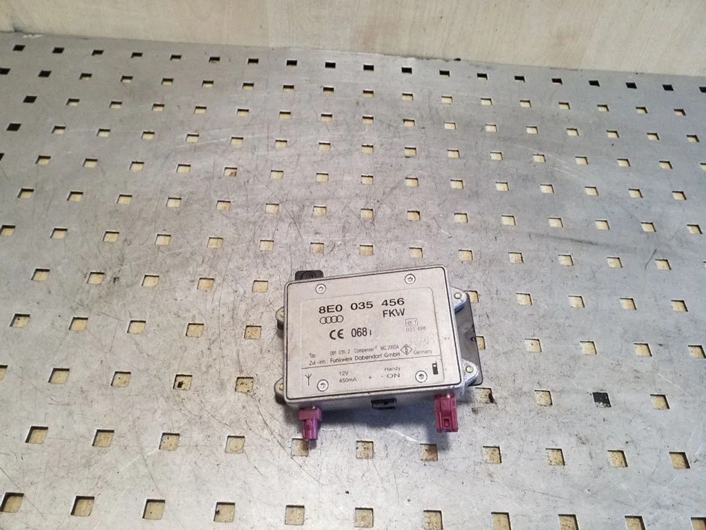 Wzmacniacz antenowy – Audi A4 S4 B6 8E 8H (2001-2005)