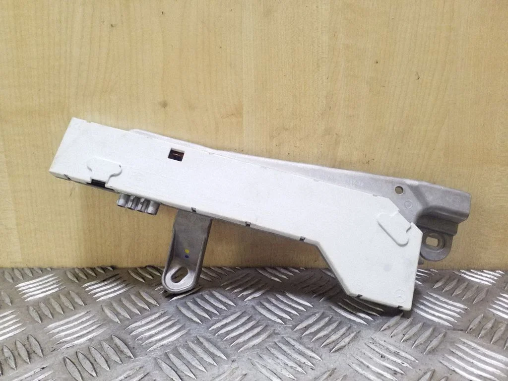Antenas pastiprinātājs – Mercedes-Benz E klase W211 (2002-2009)