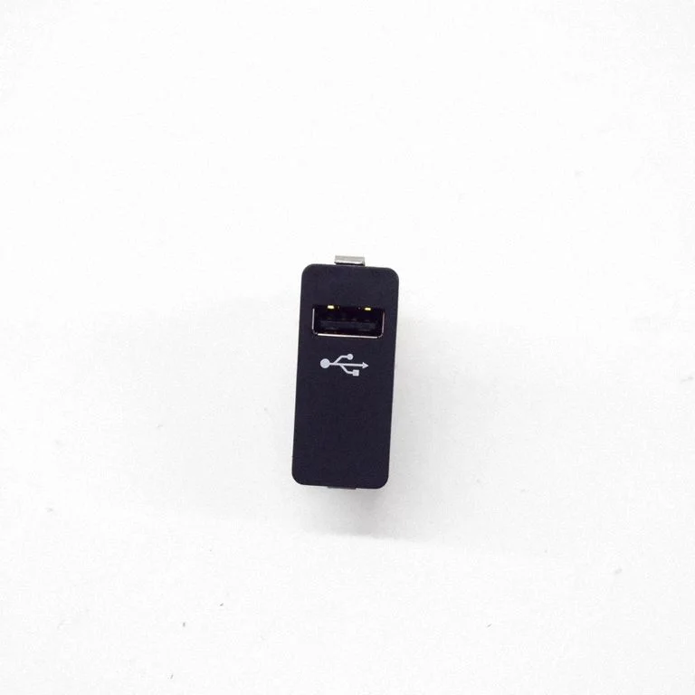 AUX ligzda 6820397