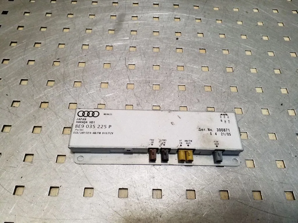 Antenas pastiprinātājs 8E9035225P