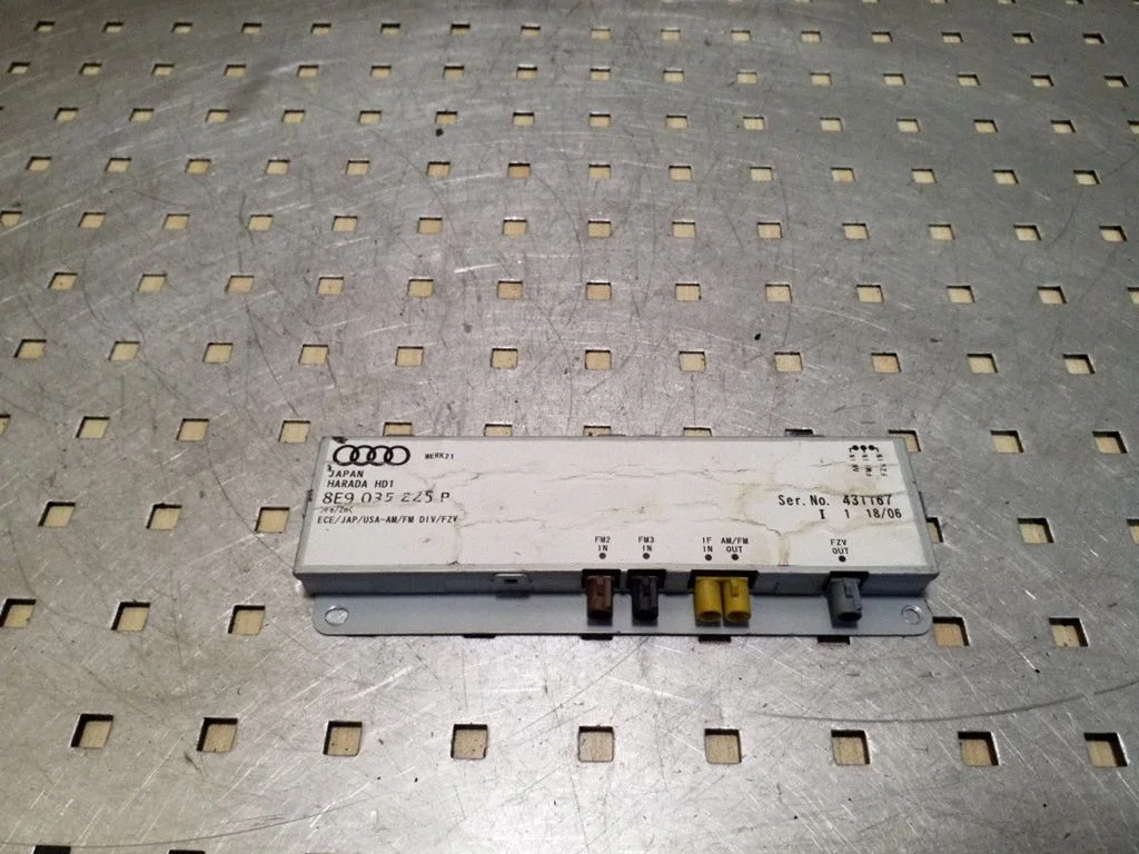 Antenas pastiprinātājs 8E9035225P