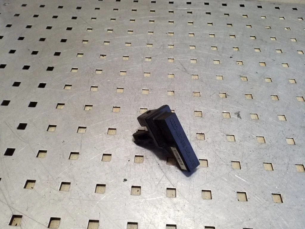 Antenas pastiprinātājs – Audi A3 S3 8P (2003-2012)