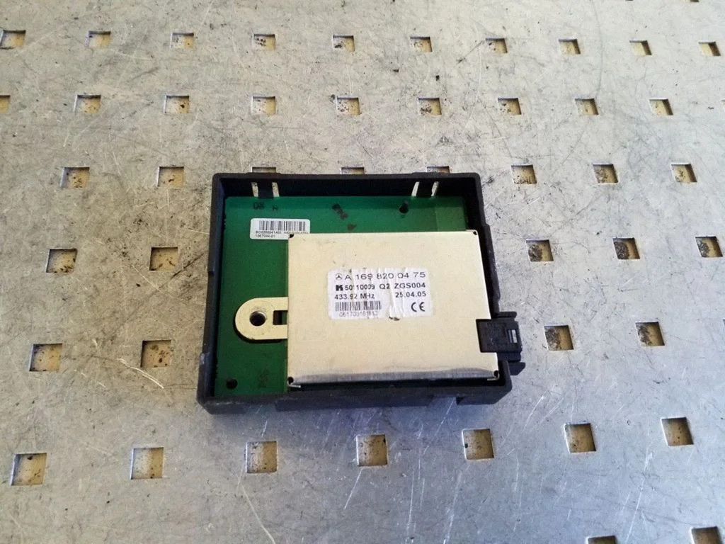 Aerial antenna amplifier A1698200475