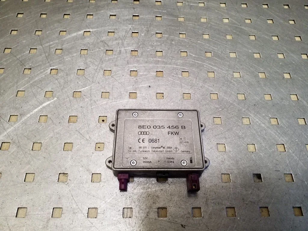 Wzmacniacz antenowy 8E0035456B
