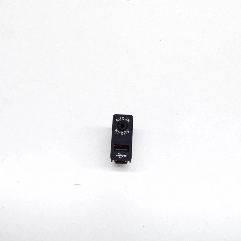 AUX ligzda – BMW 1. sērija F20 F21 (2011-2019)