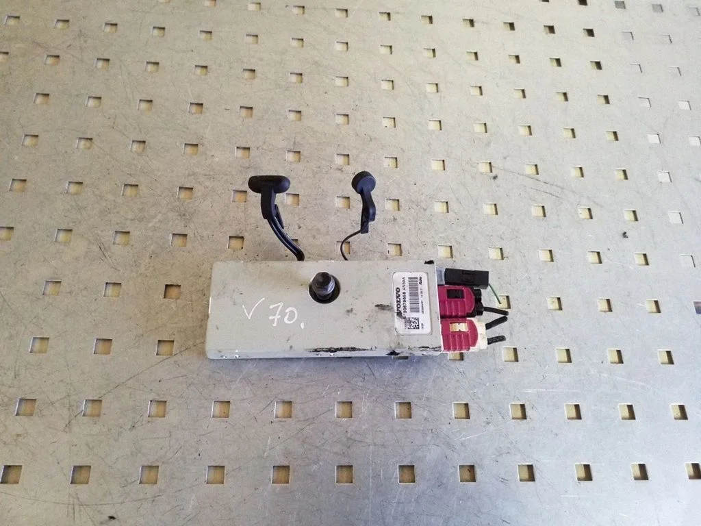 Aerial antenna amplifier – Volvo V70 (2005-2008)