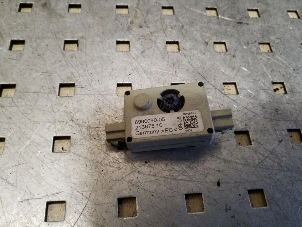Antenas pastiprinātājs 6990090