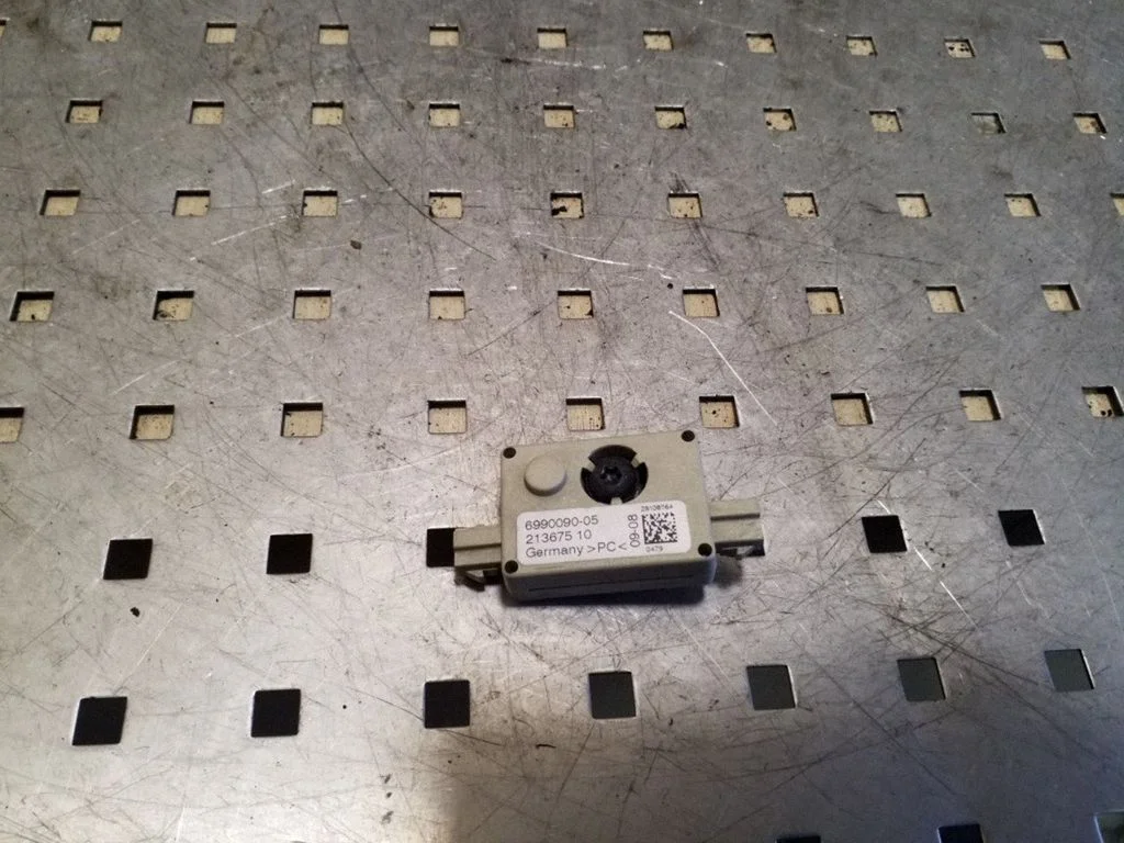 Antenas pastiprinātājs 6990090