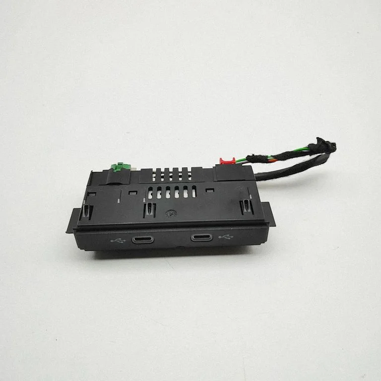 USB ligzda – Audi Q4 e-tron (2021-)