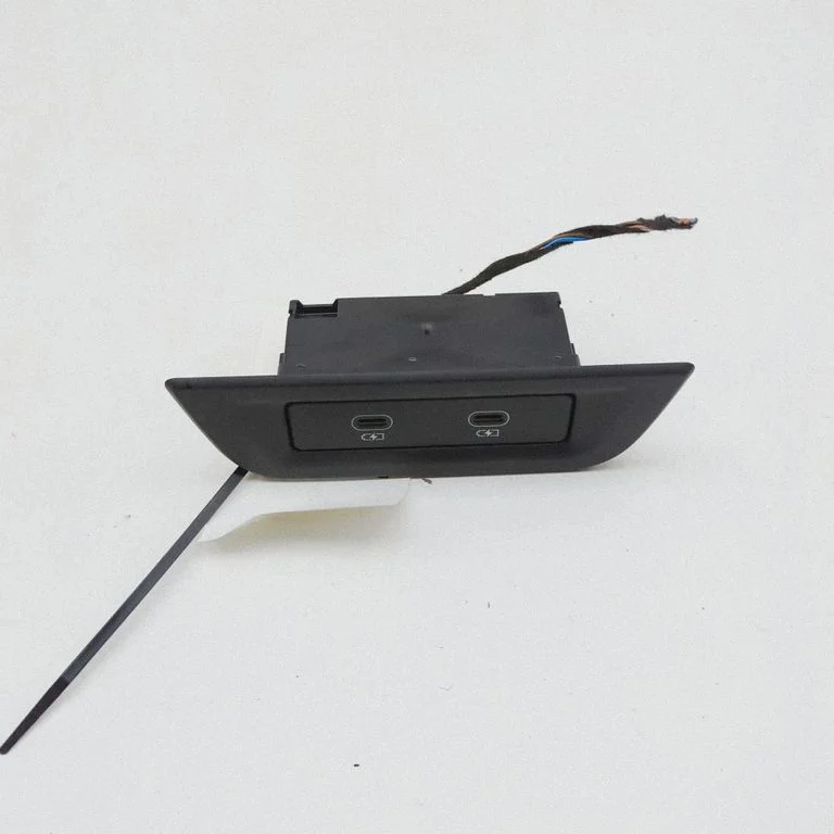 USB ligzda – Audi E-tron GT (2021-)
