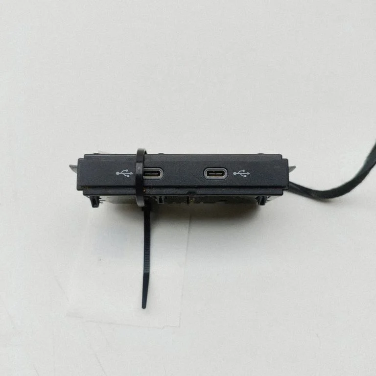 USB ligzda – Audi Q4 e-tron (2021-)