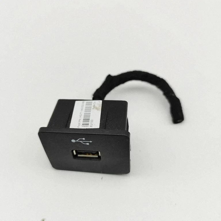 USB-pesa – Ford E-Transit (2020-)