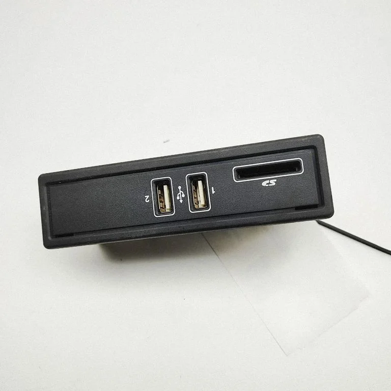 USB ligzda – Mercedes-Benz E klase W213 (2016-)