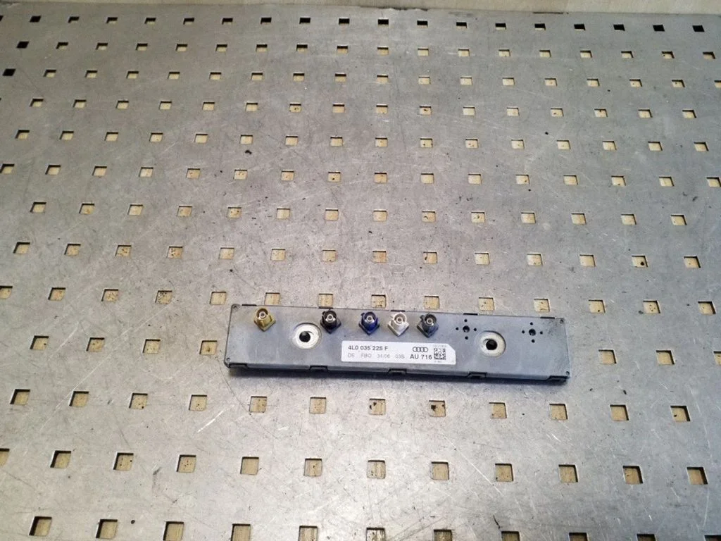 Aerial antenna amplifier – Audi Q7 4L (2005-2015)