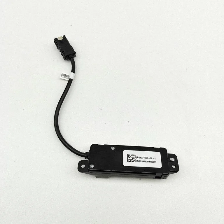 USB ligzda – Tesla Model Y (2020-)