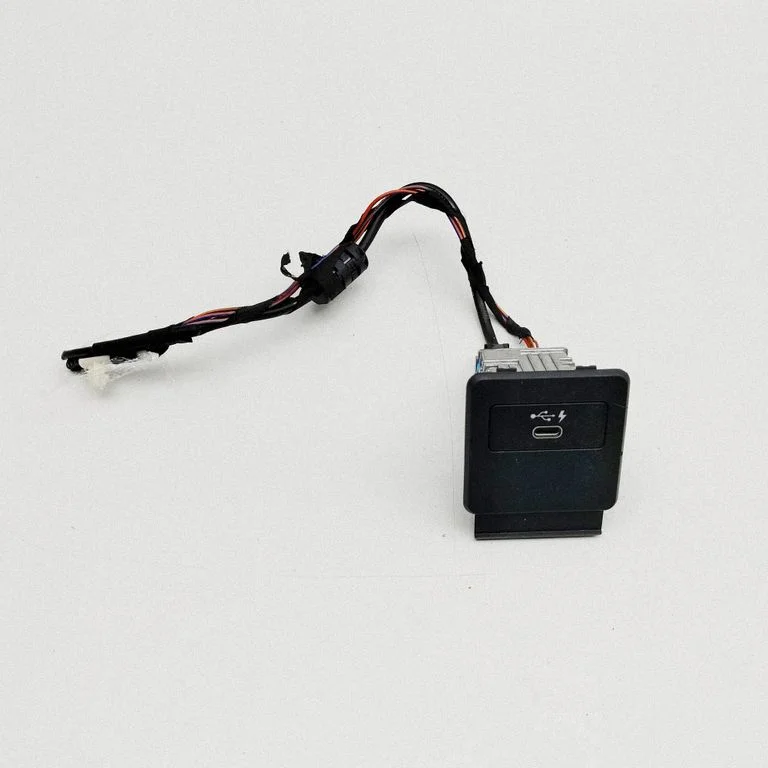 USB ligzda – BMW 2. sērija F44 (2019-2024)