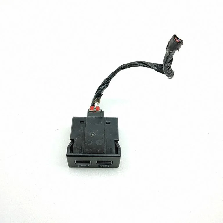 USB-pesa 68145567AA – Chrysler Voyager (2008-2016)