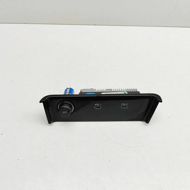 USB ligzda 8MC863969A