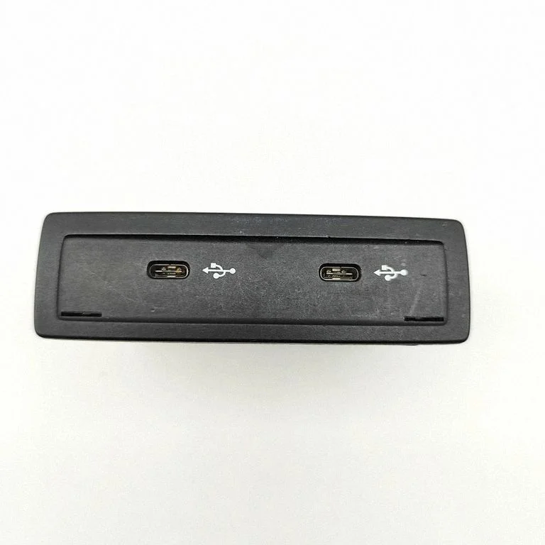Gniazdo USB A2478204002
