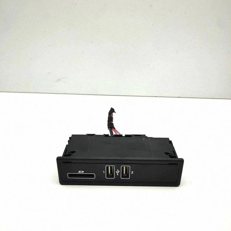 USB socket connector – Mercedes-Benz C-Class W205 (2014-2021)