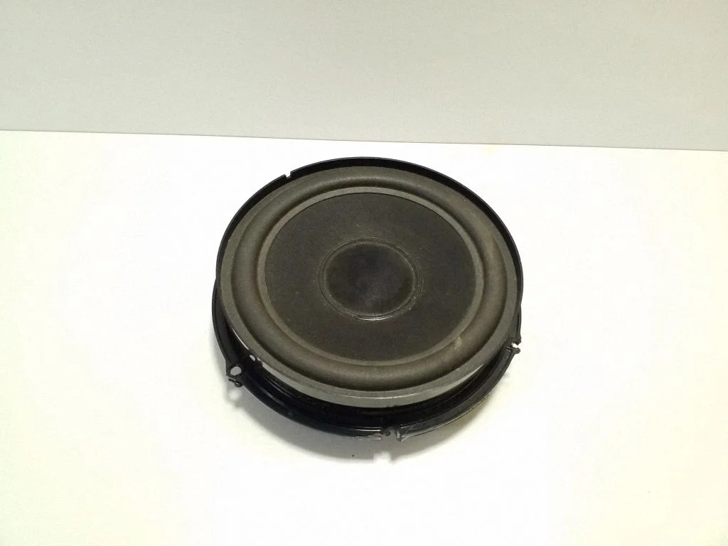 Front door speaker – Volkswagen Touareg I (2002-2010)