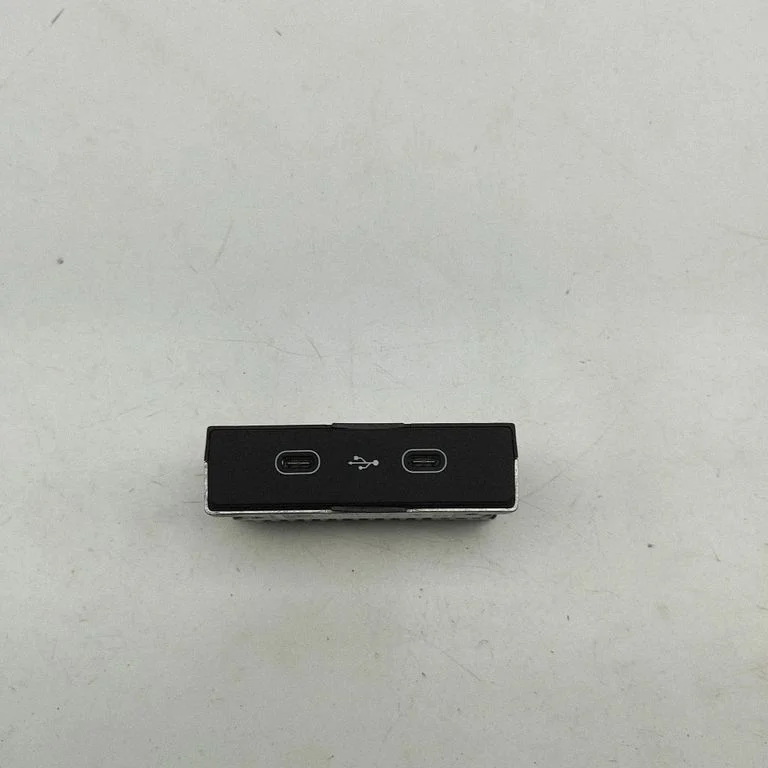 Gniazdo USB 95C035700