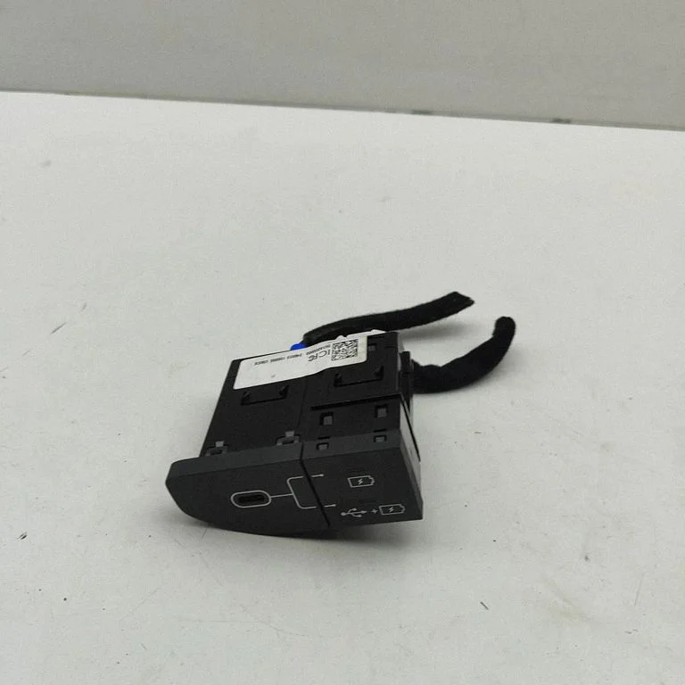Gniazdo USB 96120EV000
