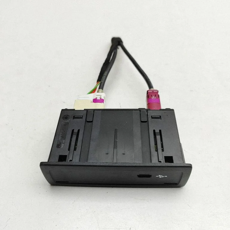 USB socket connector – Mercedes-Benz GLA-Class H247 (2020-)