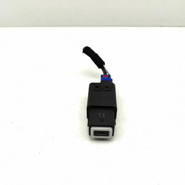 USB ligzda – Opel Vivaro (2019-)