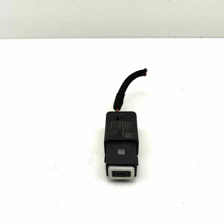 USB socket connector – Opel Vivaro (2019-)