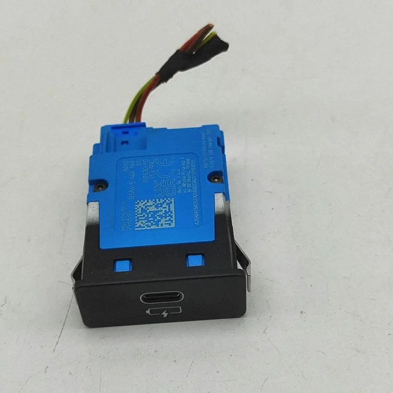USB ligzda – BMW X6 G06 (2019-)