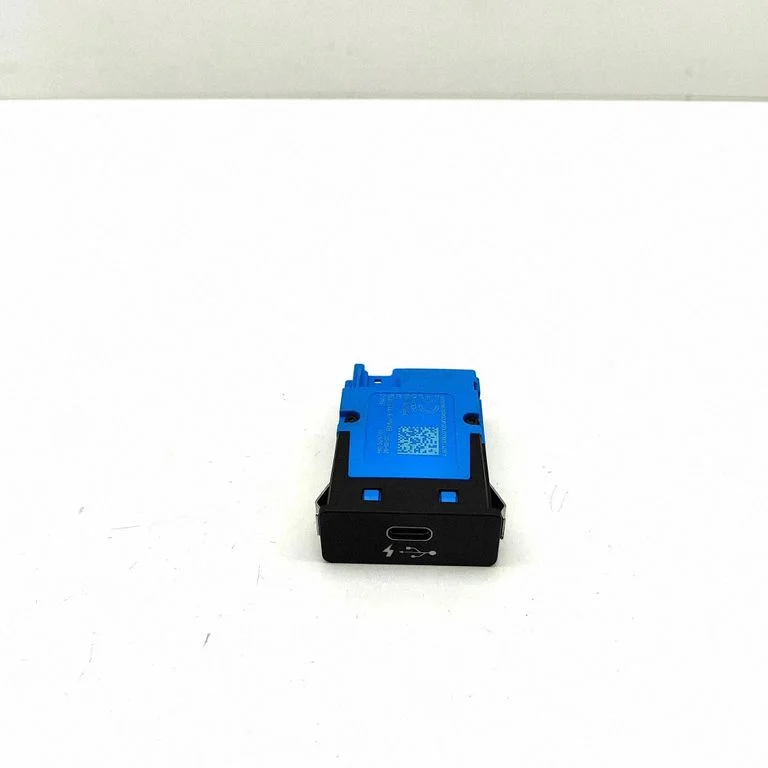 USB ligzda – BMW X5M G05 F95 (2019-)