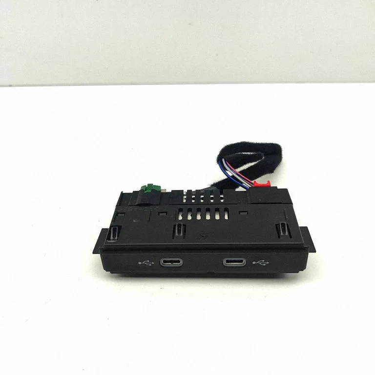 USB-pesa – Cupra Born (2021-)