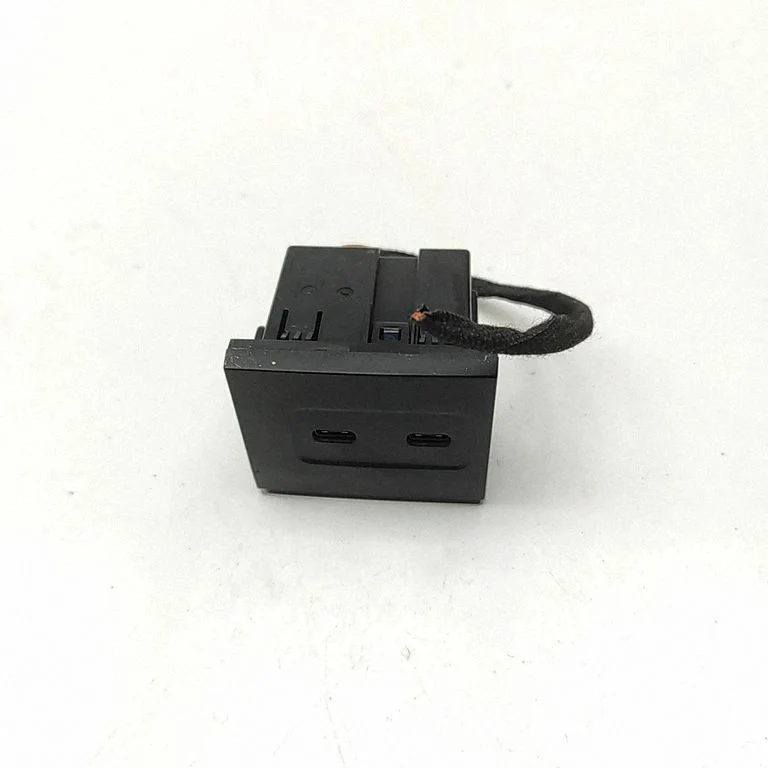 Gniazdo USB A2478207702