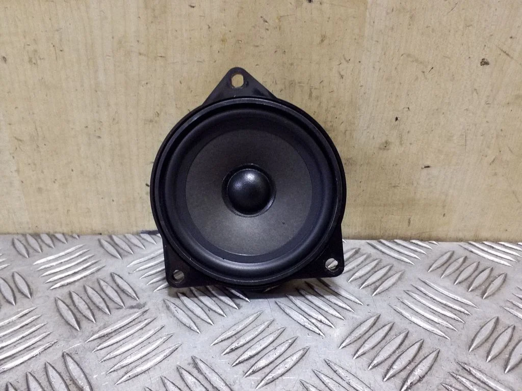 Skaļrunis (-ņi) priekšējās durvīs 65139141494