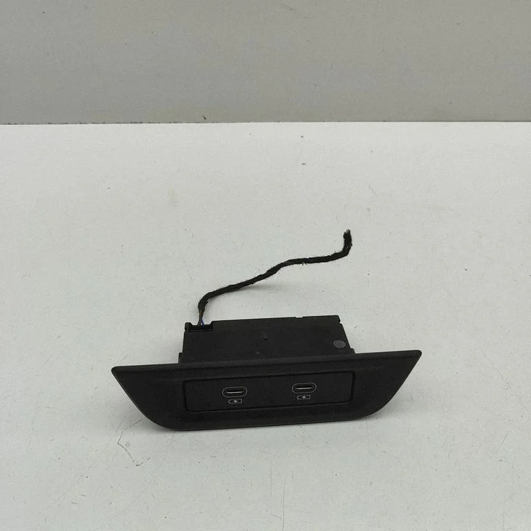 USB-pesa – Porsche Taycan 9J1 (2019-)