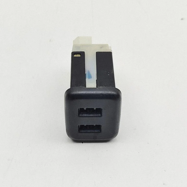 USB-pesa 13509945 – Cadillac Escalade IV (2014-2020)
