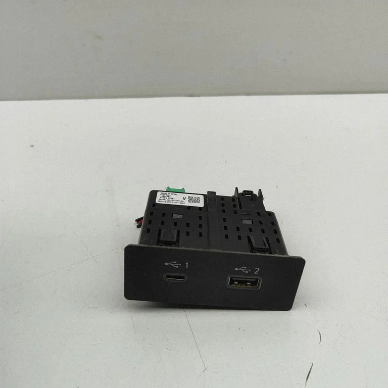 USB socket connector – Nissan Ariya (2021-)
