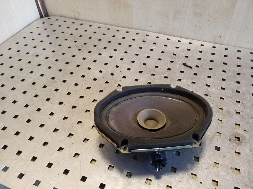 Front door speaker 3M8118808CA
