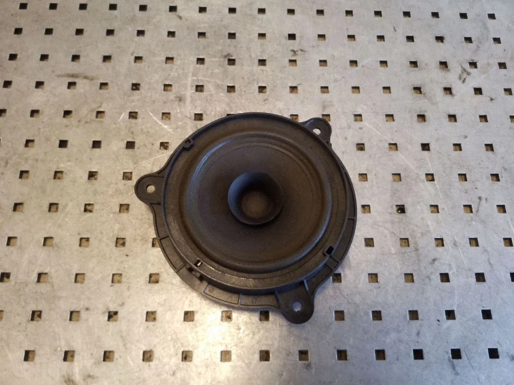 Front door speaker – Nissan Almera N16 (2000-2010)
