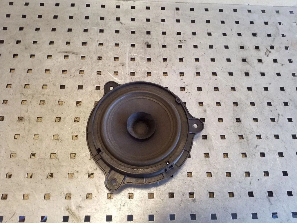 Front door speaker – Nissan Almera N16 (2000-2010)