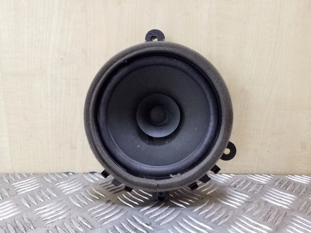 Front door speaker – Volvo XC70 (2008-2013)