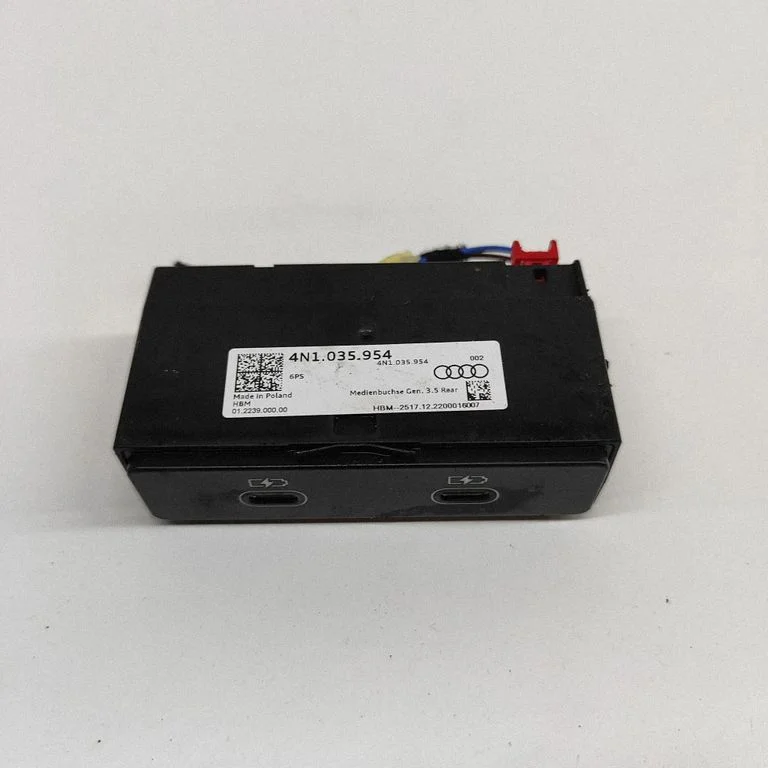 USB-pesa 4N1035954 – Audi RS Q8 (2019-)