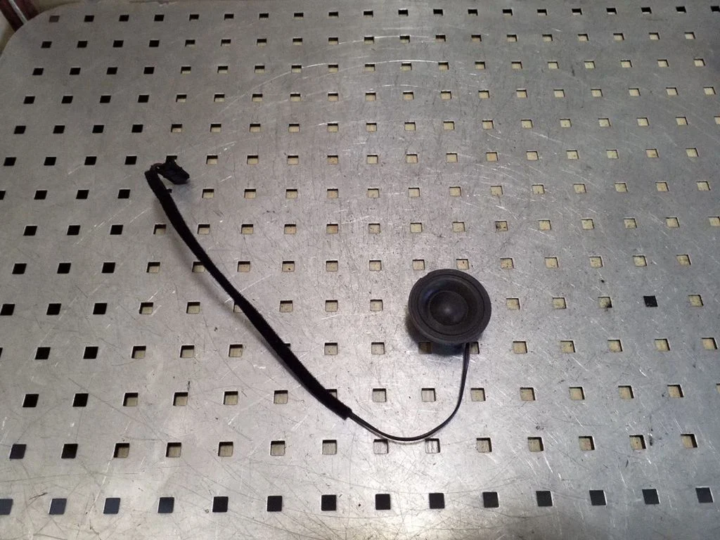 Front door speaker – Volkswagen Touareg I (2002-2010)