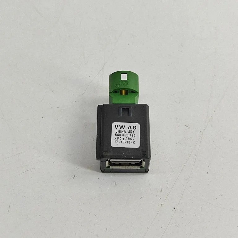 Gniazdo USB 5Q0035726