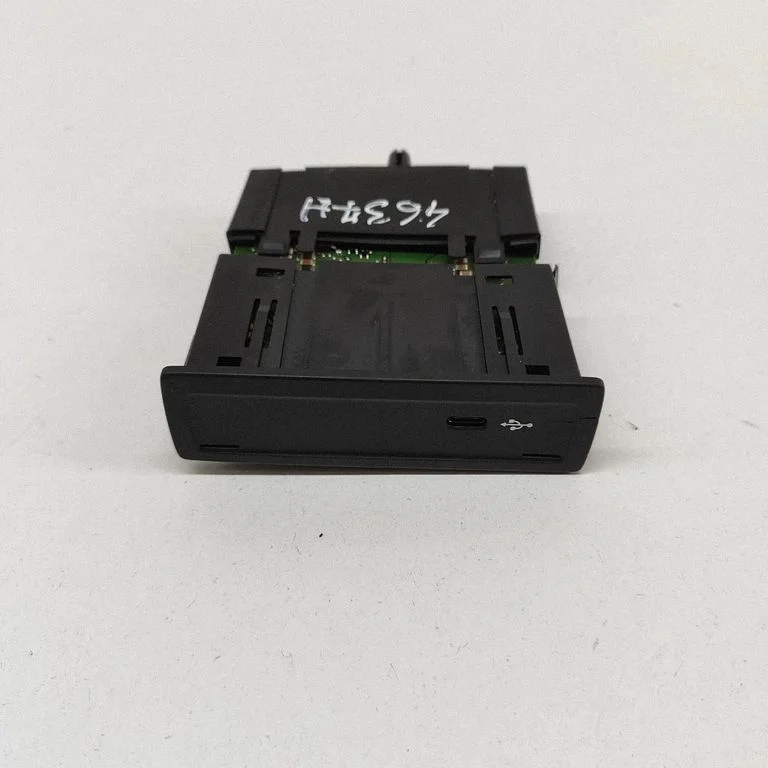 Gniazdo USB A1678201402