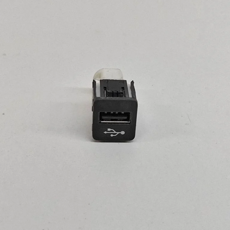 Gniazdo USB 9229294