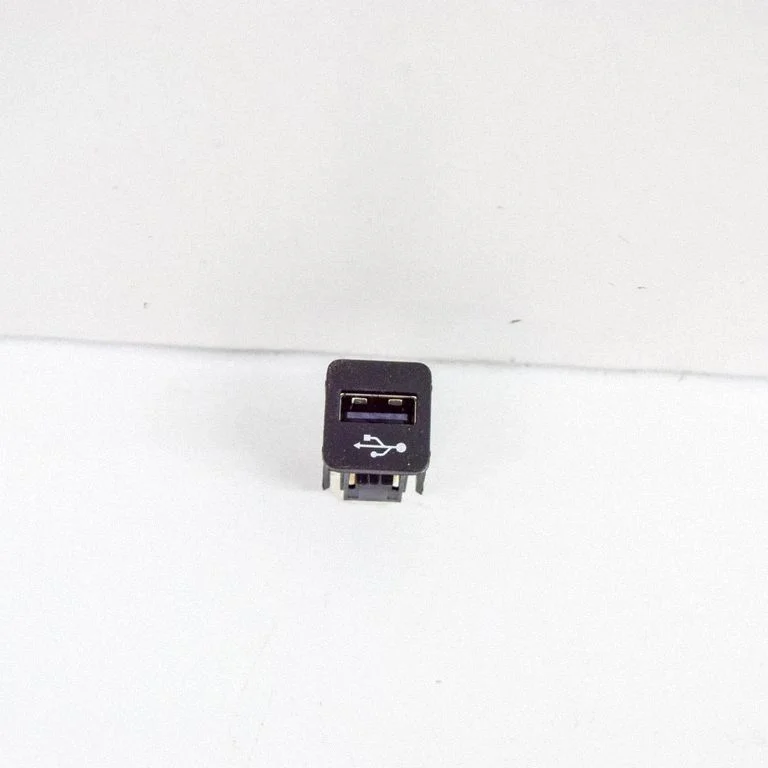 USB ligzda – BMW iX3 G08 (2020-)