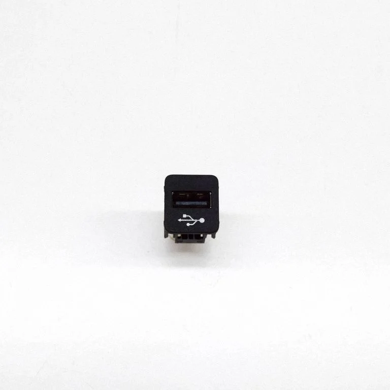 USB ligzda – BMW 3. sērija G20 G21 (2019-)